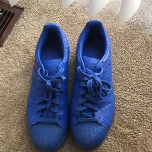 Men’s 8.5 Blue shell toe Adidas